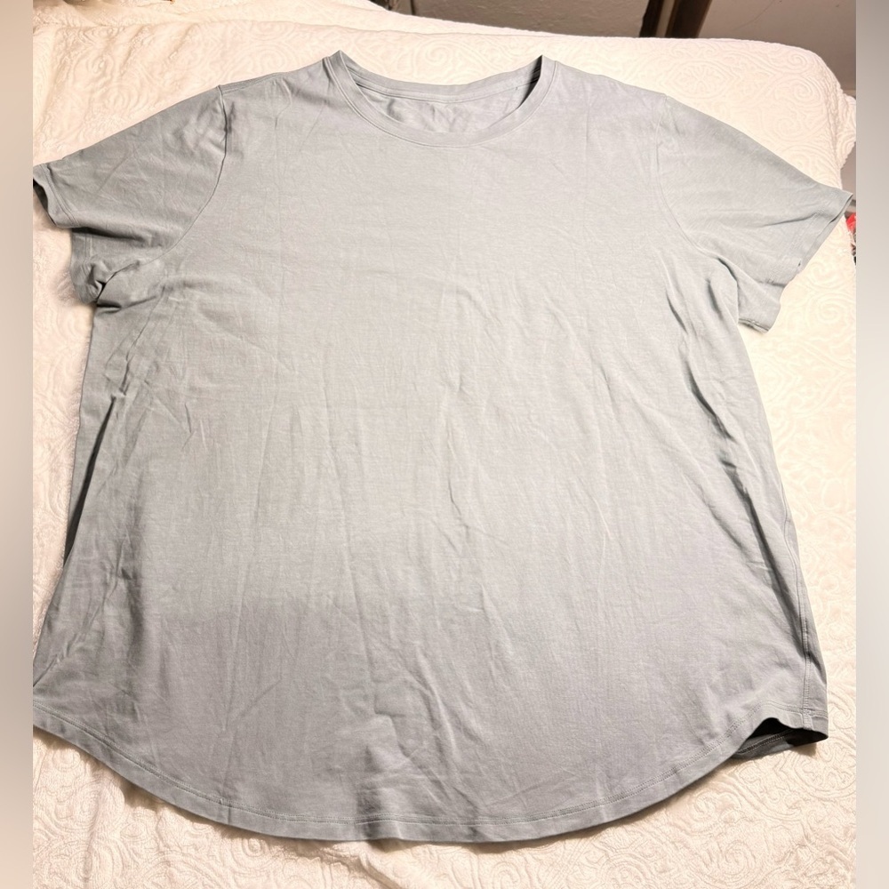 Lululemon Light Green Tee – No Size Tag